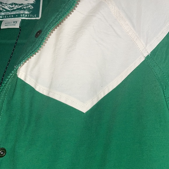 The Great. + Eddie Bauer Women’s The Hooded Parka Safari Green size XS NWT - Picture 6 of 11